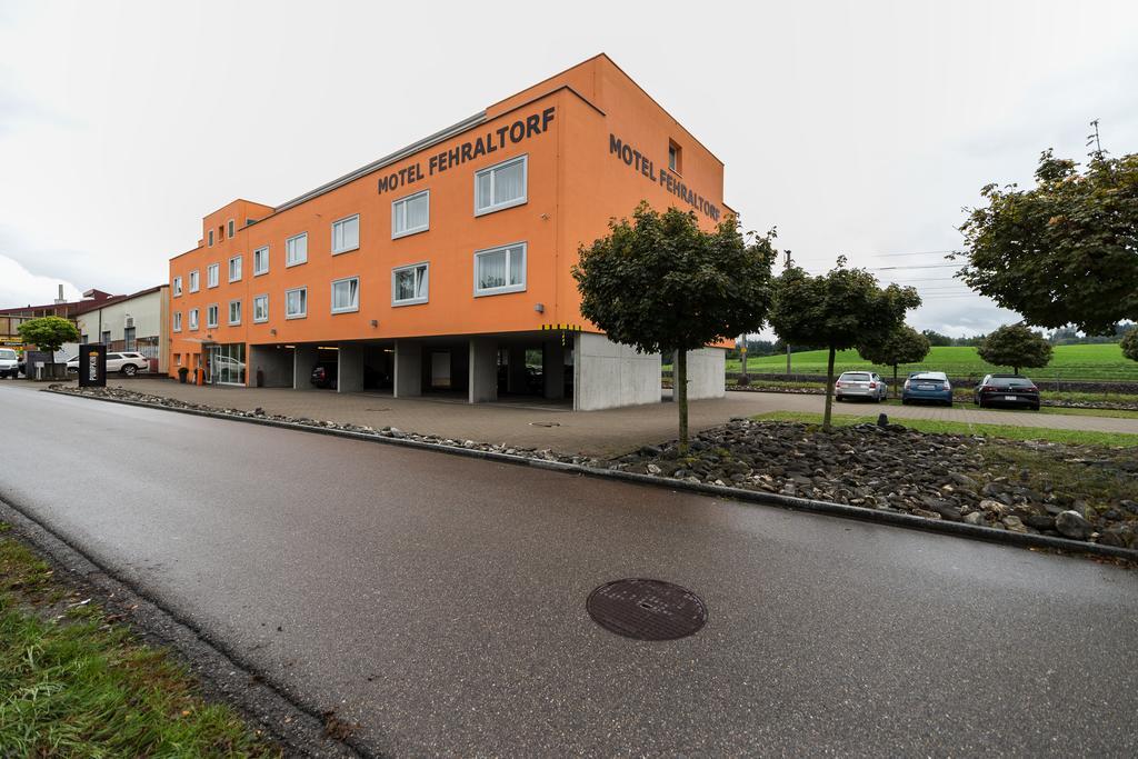 Motel Fehraltorf Uster Exterior foto